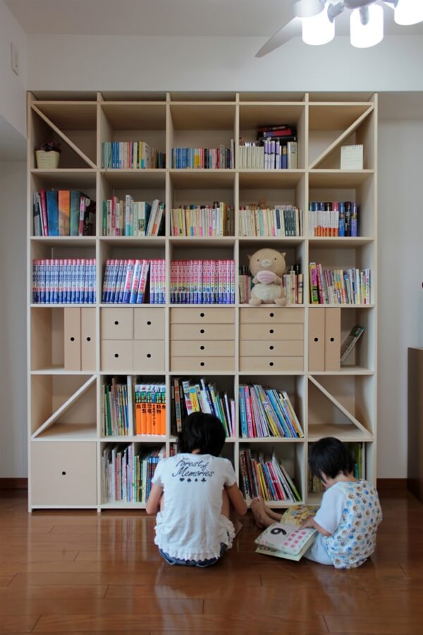 実例③マルゲリータ リビングにお子さん専用の本棚を設置